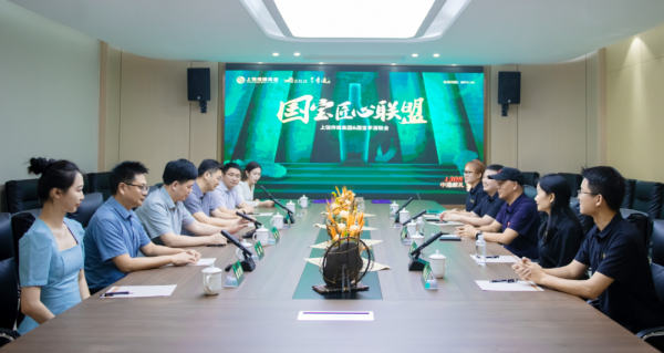 上饶传媒集团与李渡酒业举行匠心联盟签约仪式